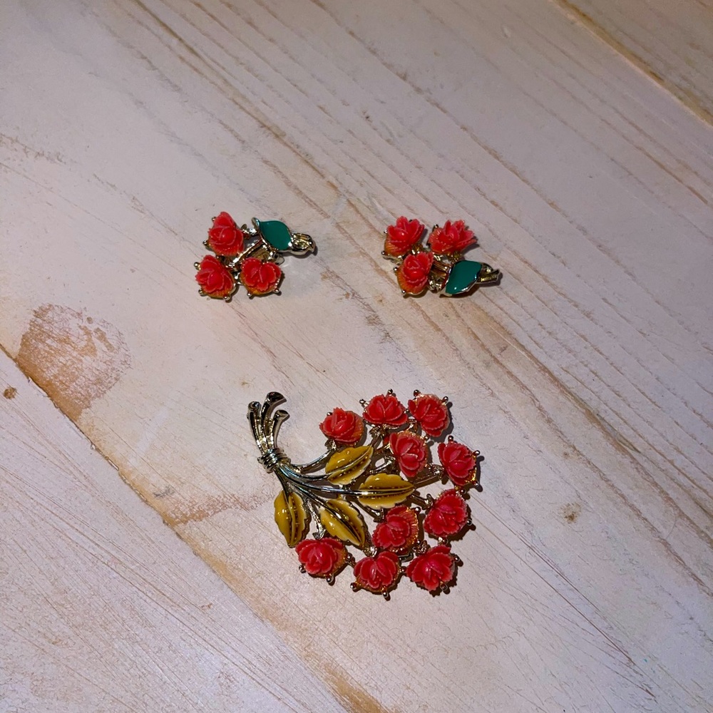 Vintage JJ Jonette Signed Brooch and Earrings in Pewter